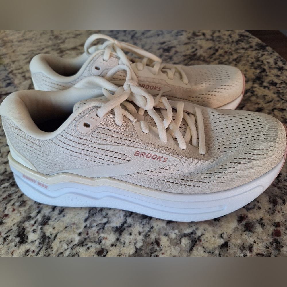 Brooks Women's Off-White Athletic Shoes